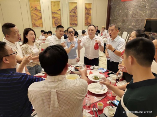 湖北光战集团：上半年工作总结暨下半年工作宣誓大会